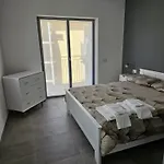 아파트 New Luxury In With Sea View 세리알레